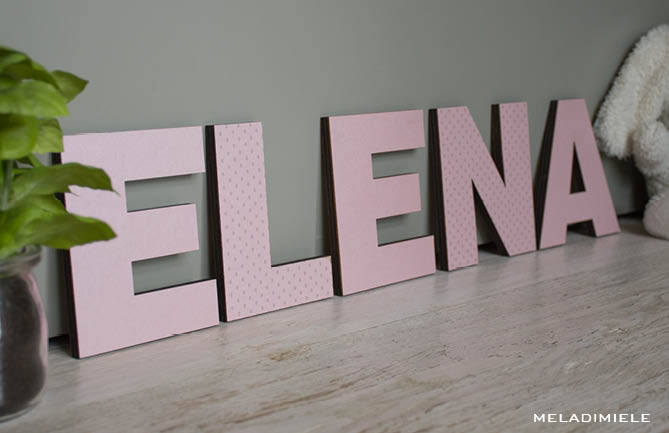 Lettere in Legno Rosa con Cuori