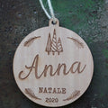 Pallina di Natale con nome in legno, 4 disegni (angioletto, albero, slitta, pupazzo di neve)